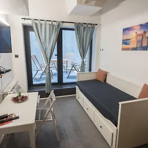 Peaceful Basement With Terrace & Free Gym Apartament Budapesta